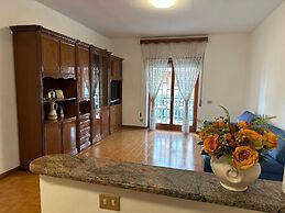 Room in B&B - Comfortable Room With Spacious Kitchen - Suite Colosseo