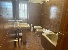 Room in B&B - Comfortable Room With Spacious Kitchen - Suite Colosseo