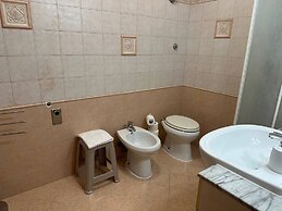Room in B&B - Comfortable Room With Spacious Kitchen - Suite Colosseo