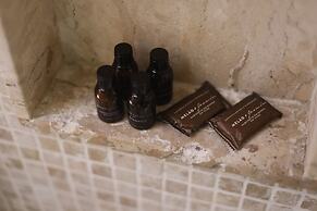 Cliffside Boutique Hotel