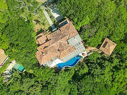 Cliffside Boutique Hotel