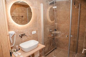 Central Hotel & Lounge Adult Only