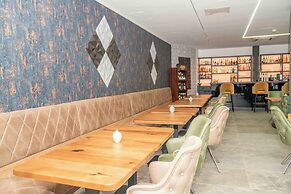 Central Hotel & Lounge Adult Only