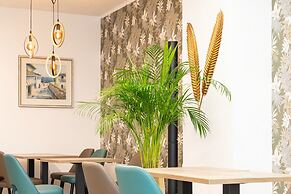 Central Hotel & Lounge Adult Only