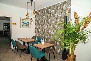 Central Hotel & Lounge Adult Only