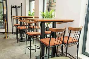 Central Hotel & Lounge Adult Only