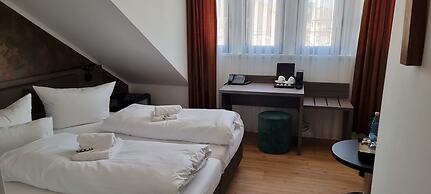 Central Hotel & Lounge Adult Only