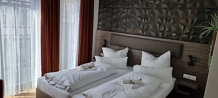 Central Hotel & Lounge Adult Only