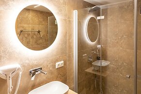 Central Hotel & Lounge Adult Only