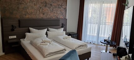 Central Hotel & Lounge Adult Only