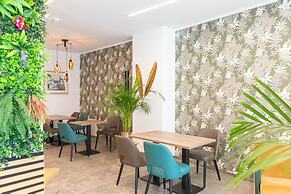 Central Hotel & Lounge Adult Only