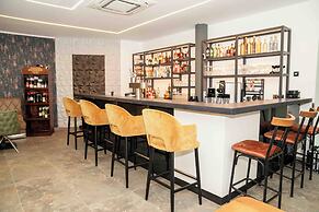 Central Hotel & Lounge Adult Only