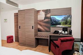 Central Hotel & Lounge Adult Only