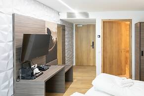 Central Hotel & Lounge Adult Only