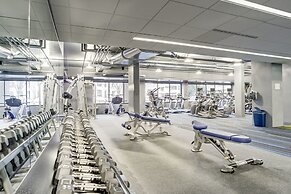 Stylish Comfort Condo in Crystal City