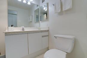 Stylish Comfort Condo in Crystal City