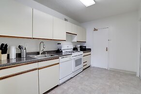 Stylish Comfort Condo in Crystal City