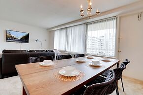 Stylish Comfort Condo in Crystal City