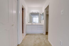 Stylish Comfort Condo in Crystal City