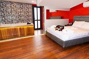 Renk Otel Karşıyaka