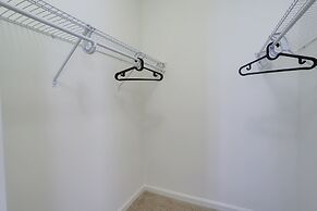 Enjoy Your Stay Aparment in Crystal City