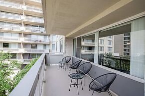 Exclusive condo at Crystal City With Gym