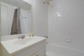 Exclusive condo at Crystal City With Gym