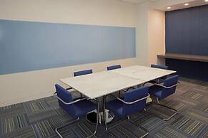 Exclusive condo at Crystal City With Gym