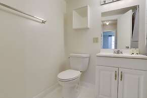 Exclusive condo at Crystal City With Gym