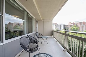 Exclusive condo at Crystal City With Gym