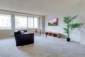 Exclusive condo at Crystal City With Gym