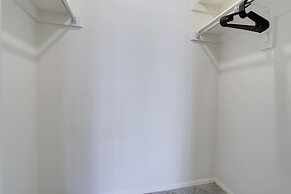 Exclusive condo at Crystal City With Gym