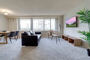 Exclusive condo at Crystal City With Gym