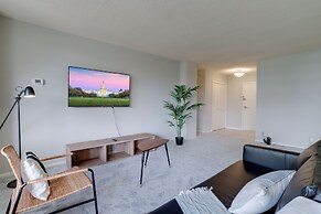 Exclusive condo at Crystal City With Gym
