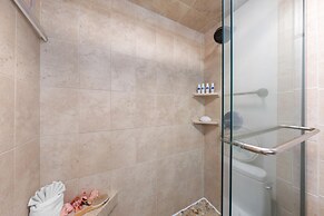 Kamaole Sands 4413 in Kihei