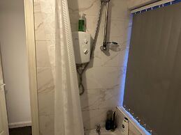 Beautiful 1-bed House in Bradford