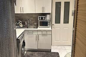 Beautiful 1-bed House in Bradford