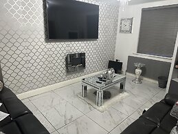 Beautiful 1-bed House in Bradford