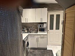 Beautiful 1-bed House in Bradford