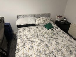 Beautiful 1-bed House in Bradford