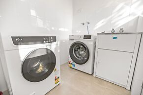 StayAU 2BRM Beach Family House Hampton