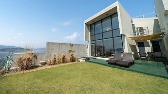 Geojedo Raonhiljo Pollvilla Pension