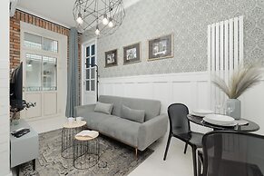 Air Conditioning & Balcony by Renters