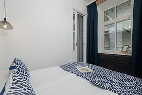 Air Conditioning & Balcony by Renters