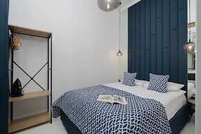 Air Conditioning & Balcony by Renters