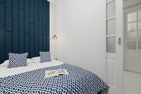 Air Conditioning & Balcony by Renters