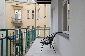 Air Conditioning & Balcony by Renters