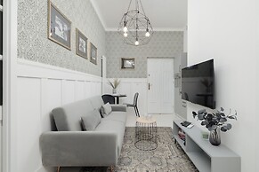 Air Conditioning & Balcony by Renters