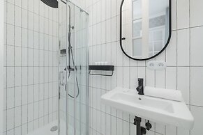 Air Conditioning & Balcony by Renters