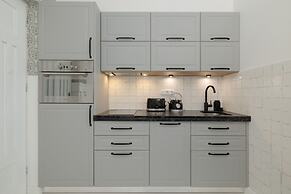 Air Conditioning & Balcony by Renters